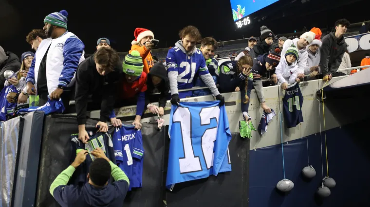 Seahawks fans make their presence felt at Morgan Wallen concert